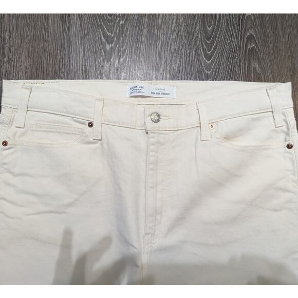 Levi Signature Women's Heritage High Rise Straight Cream Stretch Jeans Size 18 - Picture 2 of 5
